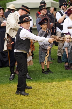 Steampunk Western shoot-out, the young winner
